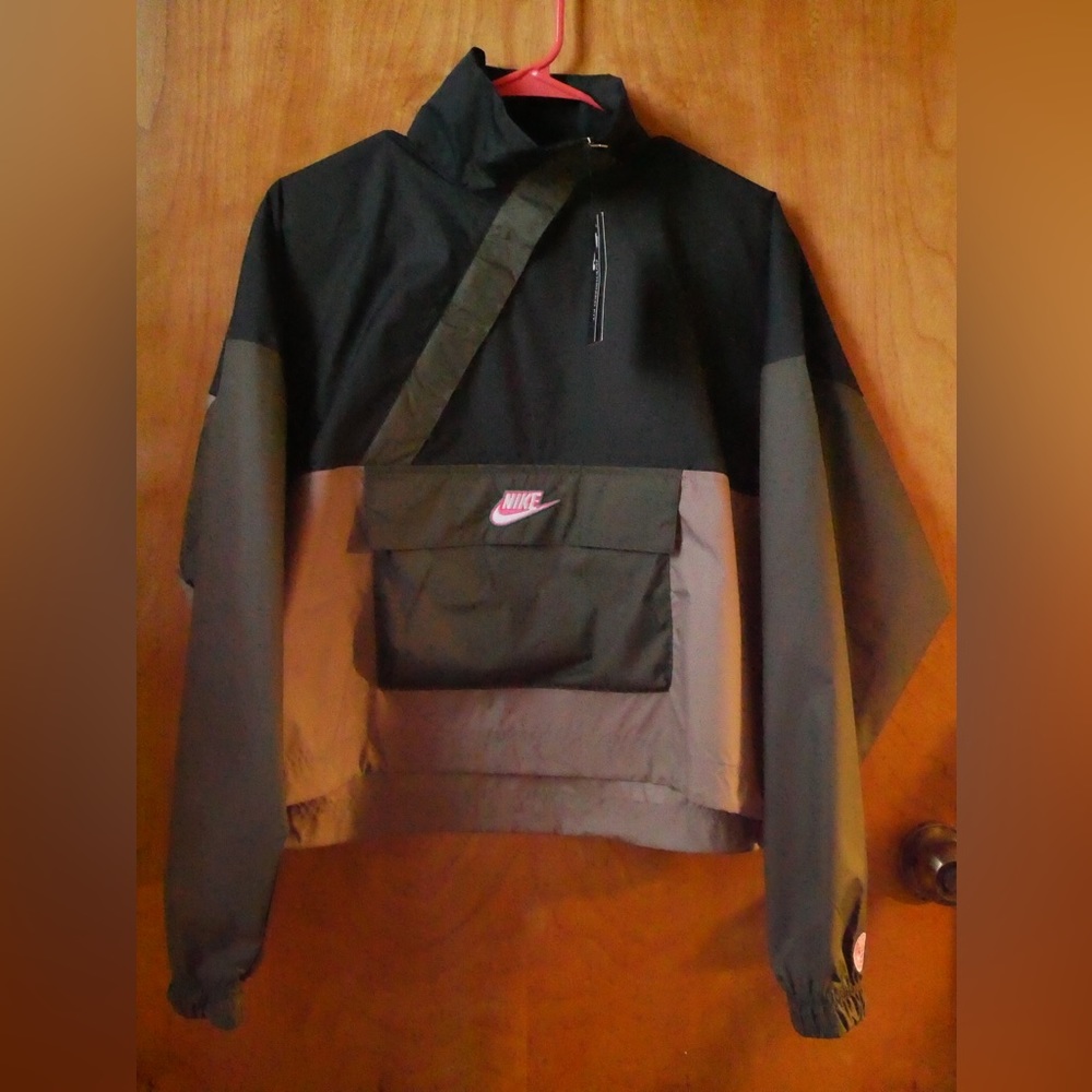 Nike Women’s Windbreaker